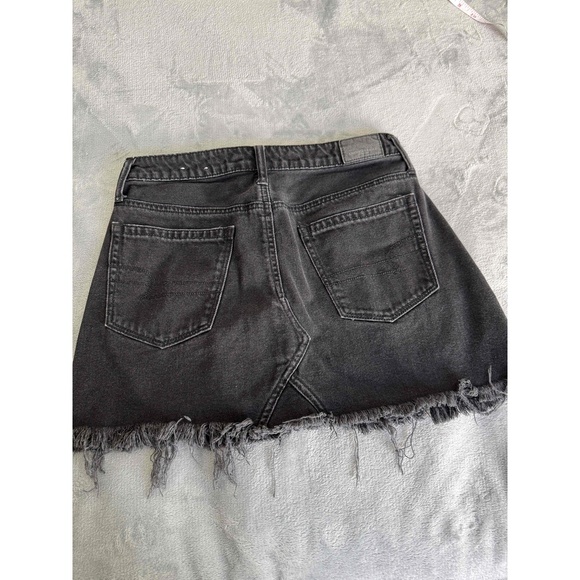 American Eagle AE 4 Pocket Mini Black Denim Frayed Hem Design Mini Skirt US 4 - Picture 9 of 9